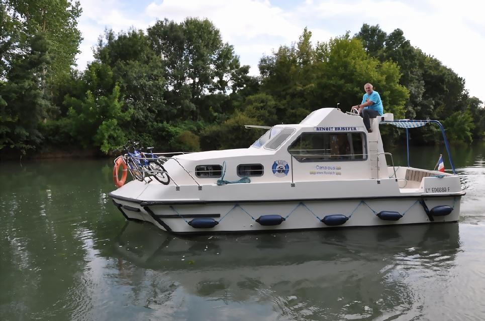 bateau Triton 860 Fly