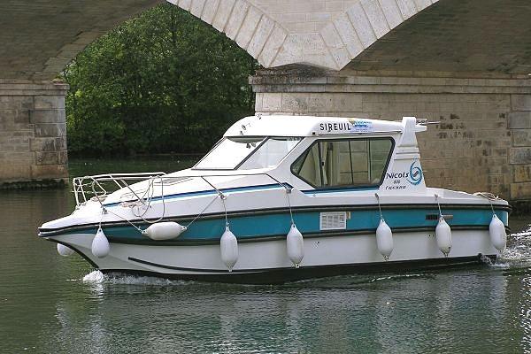 bateau Nicols 800