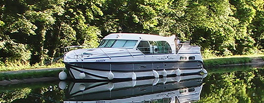 self drive canal boats Buzet