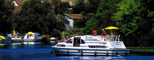 self drive canal boats Dompierre-sur-Besbre