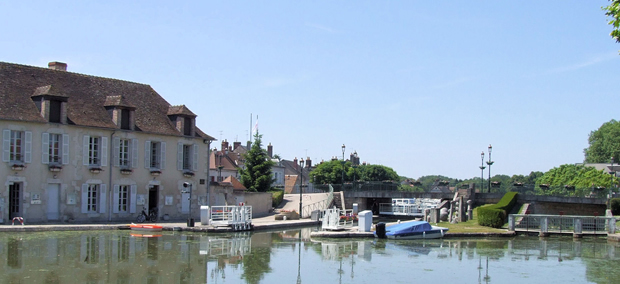 self drive canal boats Mailly le Château