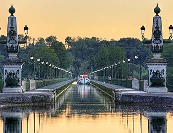 Location bateaux sur le canal Latéral à la Loire